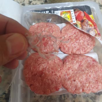 Beşler Sucuk A101'den Aldığım Köfteden İplik Yumağı Çıktı