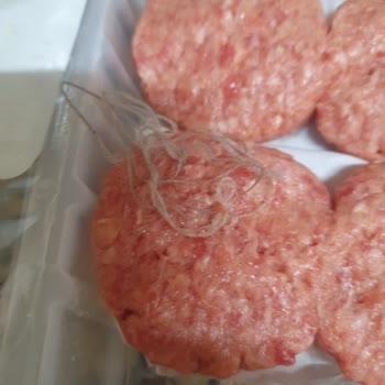 Beşler Sucuk A101'den Aldığım Köfteden İplik Yumağı Çıktı