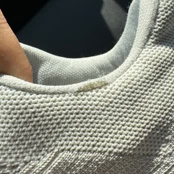 LCW Spor Ayakkabı Hemen Yırtıldı