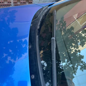 BMW Ön Cam Altı Plastik Dökülüyor