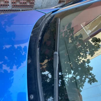 BMW Ön Cam Altı Plastik Dökülüyor
