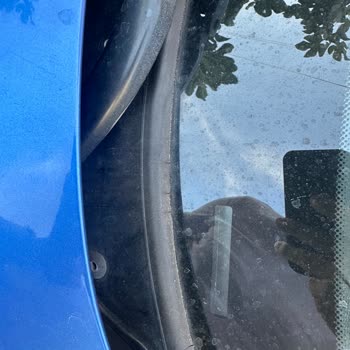 BMW Ön Cam Altı Plastik Dökülüyor