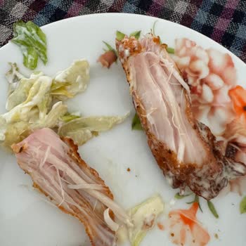 Popeyes Tavukları Çiğ Pişmemiş