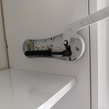 Samet A. Ş  Mutfak Dolap Kapak Yukarıda Durmuyor!