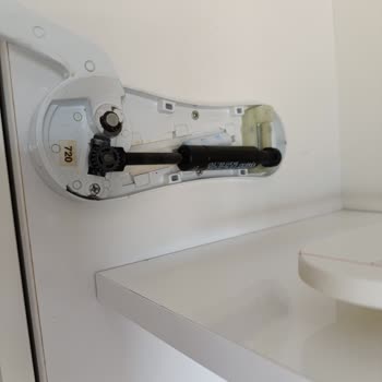 Samet A. Ş  Mutfak Dolap Kapak Yukarıda Durmuyor!