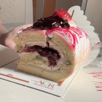 Acarlar Unlu Mamüller Acarlar Ünlü Mamüller Küflü Pasta Gönderdi