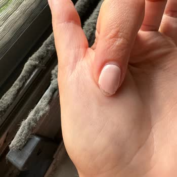 Eylül Öztürk Ataşehir Kalıcı Oje