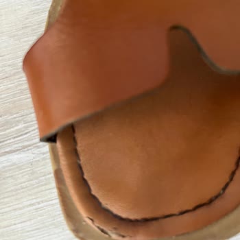 Derimod Ürünün Arkasında Değil