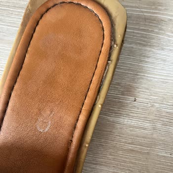 Derimod Ürünün Arkasında Değil