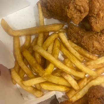 Beşiktaş KFC'de Hayal Kırıklığı: Yanık Patatesler Ve Kötü Hizmet