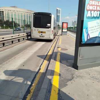 Metrobüs Şoförünün Tehlikeli Hareketleri