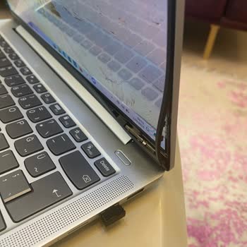 Lenovo Bilgisayar Lenovo Ideapad 5 Menteşe Sorunu