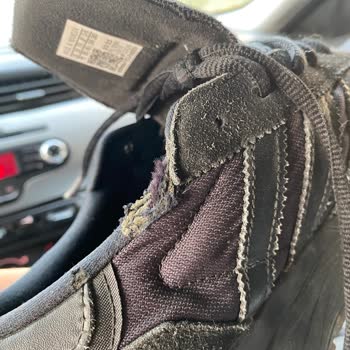 Adidas Ayakkabının Kalitesizliği Hayal Kırıklığı Yarattı