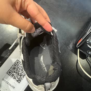 Skechers Pişmanlıktır 3 Ay İçinde Ayakkabı Çöp Oldu...