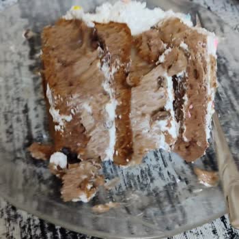 La Paste Sera 12 Kişilik Pastanın İçinden Fındık Ve Fıstık Yerine Karton Çıktı!