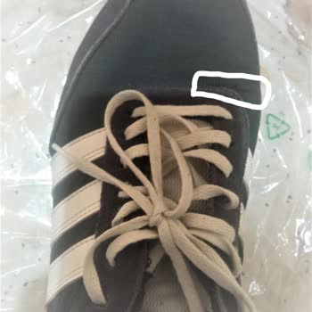 Adidas Üretim Hatası Ayakkabıyı Kullanıcı Hatası Diyerek İade Etti