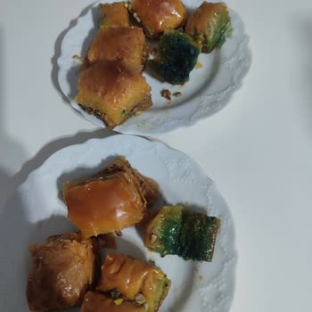 Tatlım Sıcak Tatlı Baklava Baklava Diye Aşırı Derece Gıda Boyası Kullanılmış!