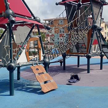 Arnavutköy Belediyesi Arnavutköy De Park Sorunları Çocuklarımızı Oynatmaya Korkuyoruz