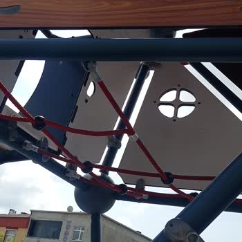 Arnavutköy Belediyesi Arnavutköy De Park Sorunları Çocuklarımızı Oynatmaya Korkuyoruz