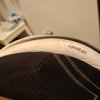 Asics Yeni Seri Yepyeni Ayakkabının Yırtılması