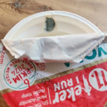 Eker Süt Ürünlerinde Garip Tat Ve Görünüm