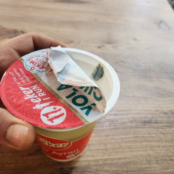 Eker Süt Ürünlerinde Garip Tat Ve Görünüm