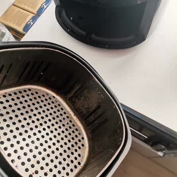 Kumtel Airfry XXL Hazne Kısmı Boyası Kalkıyor