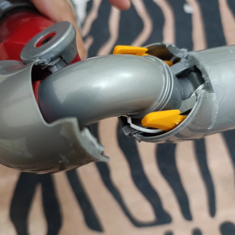 Dyson V12 Koltuk Altı Aparatı Garanti Dışı