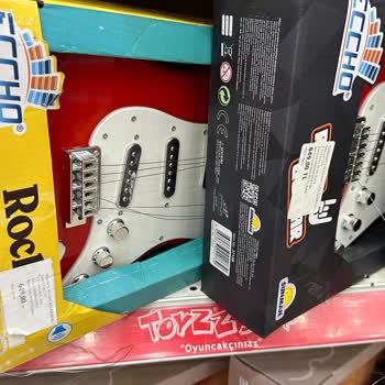 Toyzz Shop Hasarlı Oyuncak Gitarlar