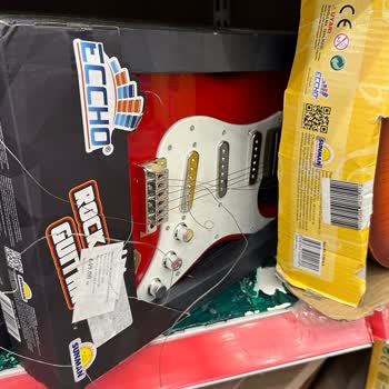 Toyzz Shop Hasarlı Oyuncak Gitarlar
