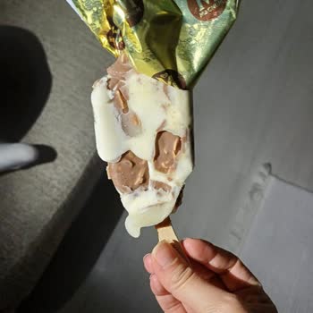 Magnum Değil Kağıt Magnum :) )
