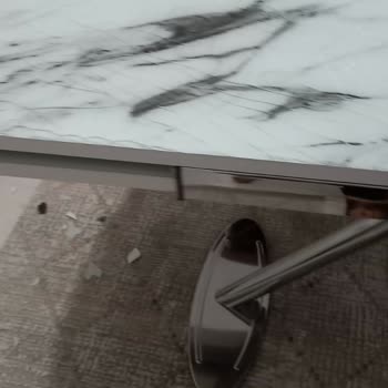 STM Mağazacılık Camlı Mutfak Masasının Camının Parçalanması