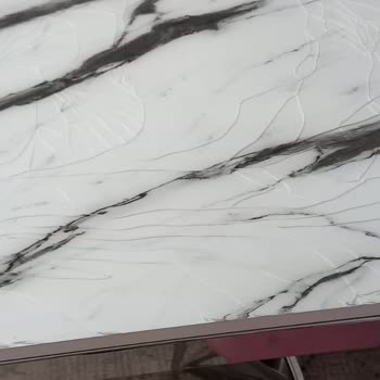 STM Mağazacılık Camlı Mutfak Masasının Camının Parçalanması