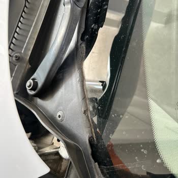 BMW 116 D Cam Izgara Kalitesizliği