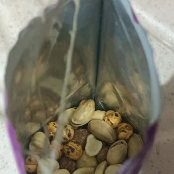 Simbat Kuruyemiş Kuruyemişten Örümcek Ağı Çıktı.