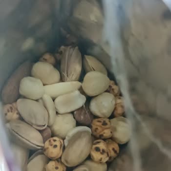 Simbat Kuruyemiş Kuruyemişten Örümcek Ağı Çıktı.