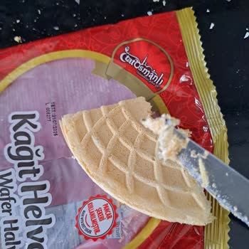 BİM Kağıt Helvanın İçerisinde Sinek