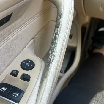 BMW 2018 5.20İ Aracın İç Kapı Kolları Eridi.