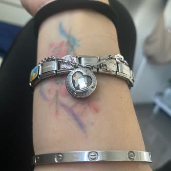 Guess Bilekliğin 2 Ayda Taşları Düştü