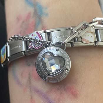 Guess Bilekliğin 2 Ayda Taşları Düştü