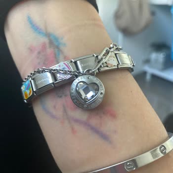 Guess Bilekliğin 2 Ayda Taşları Düştü