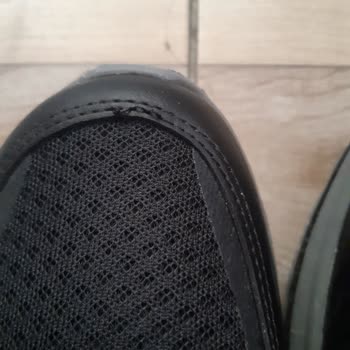 Lumberjack Spor Ayakkabısını 2 Defa Giymekle Dikişleri Söküldü