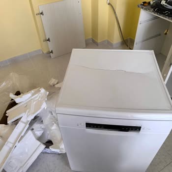 Bosch Almış Olduğum Bulaşık Makinesi Kırık Çıkmıştır.