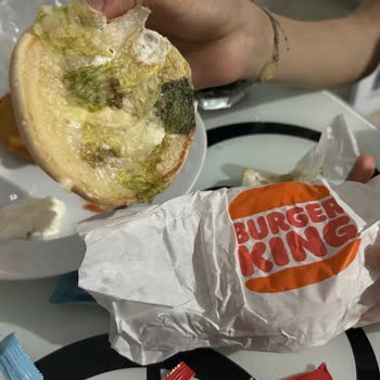 Burger King Küflenmiş Ve Zamanı Geçmiş Marul