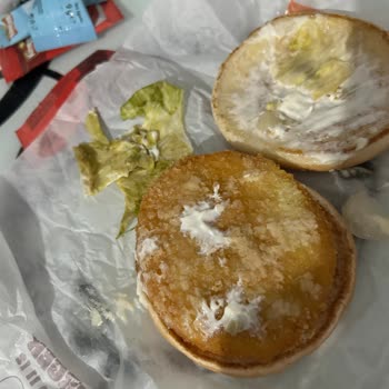 Burger King Küflenmiş Ve Zamanı Geçmiş Marul