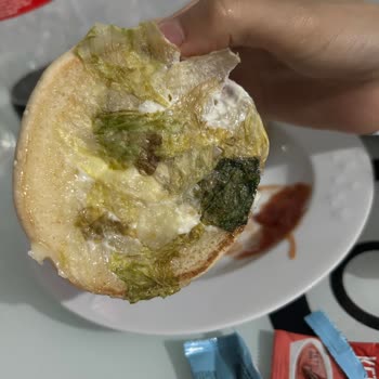 Burger King Küflenmiş Ve Zamanı Geçmiş Marul