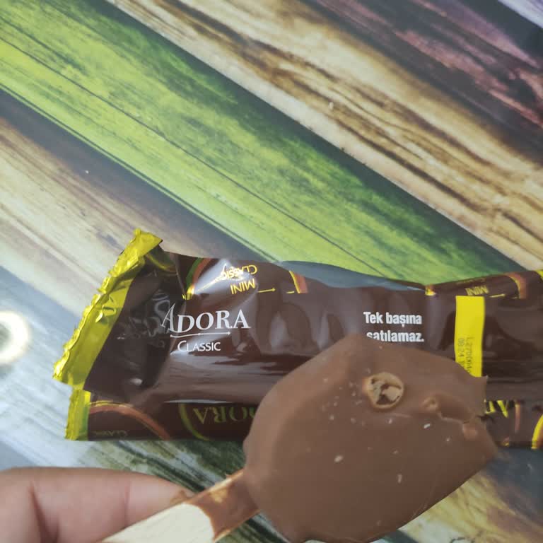 Adora Dondurma Paketten Yarım Çıktı