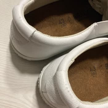 Form Medikal Birkenstock Kullanılmış Ayakkabı Gönderdi