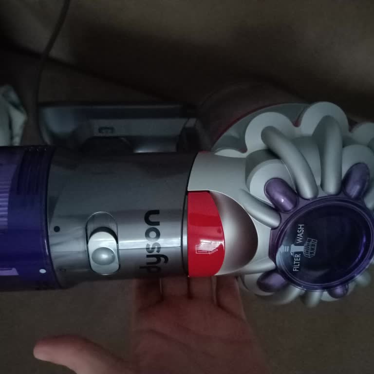 Dyson V8 Süpürge Şarj Sorunu: Beklentilerin Altında Performans
