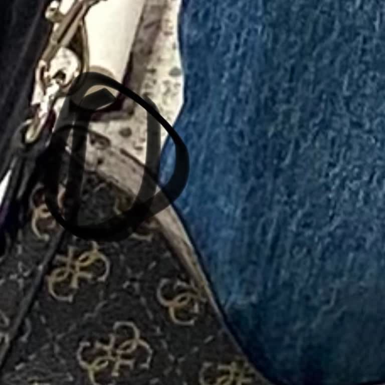 Guess Çantamda Oluşan Çatlaklar Ve Boyner'in İlgisizliği